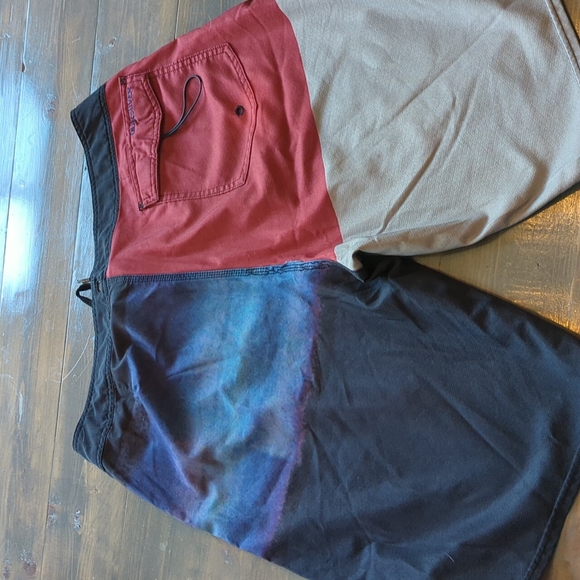 Board shorts - Picture 2 of 3